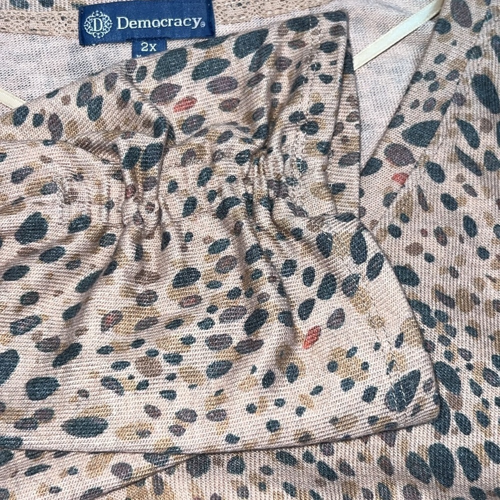 DEMOCRACY V-Neck Sweatshirt Top in Animal Print, Size 2x - Picture 4 of 6